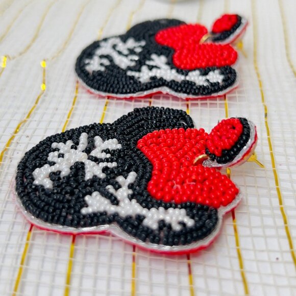 Handmade Minnie Mouse Beaded Earring - Picture 2 of 4